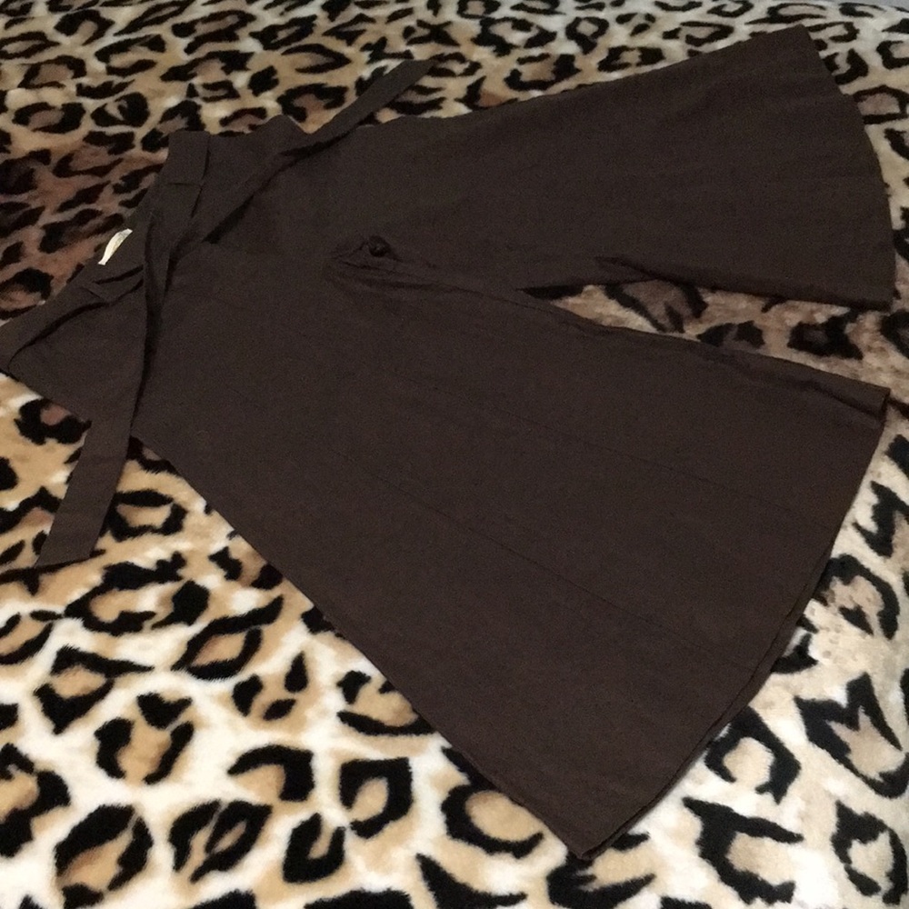 Gently used brown London Jean linen goucho pants